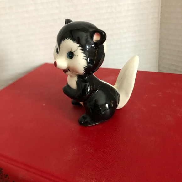 Vtg Anthropomorphic Skunk Figurine - Picture 11 of 12